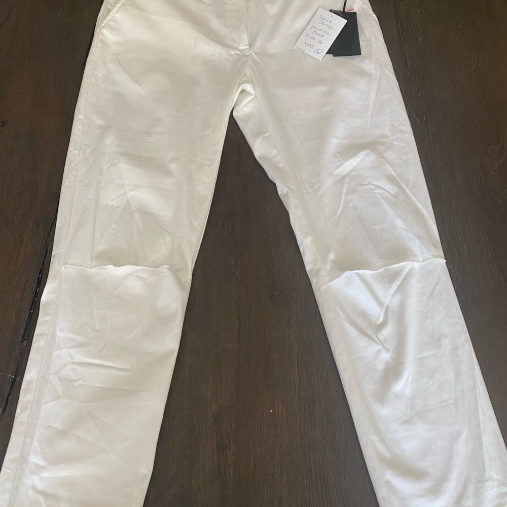 XD Xenia design White Straight-Leg Pants with opening on the knee.